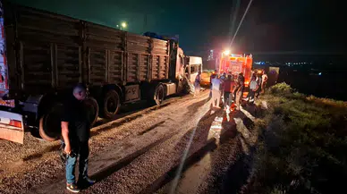 Vardiya dönüşü feci kaza: Servis şoförü yaşamını yitirdi, 14 işçi yaralandı