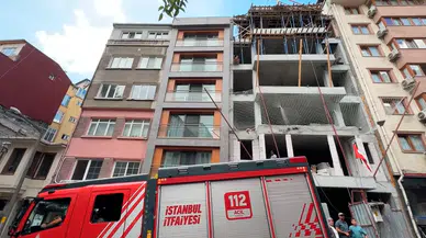Beyoğlu'nda çatıda çıplak adam paniği: İntihar sanıldı, turist çıktı