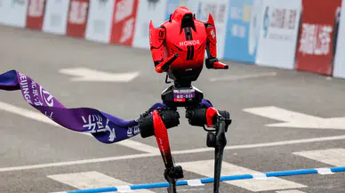Çin'in geliştirdiği insansı robot Usain Bolt'un 100 metre rekorunu geride bıraktı