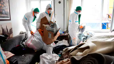 Bursa'da komşuları çileden çıkaran çöp evden 28 ton atık tahliye edildi
