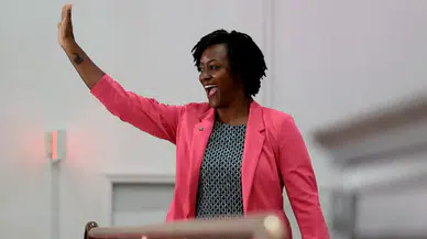 Trump'ın kalesinde dengeleri değiştiren yarış: Florida'da Demokratların ön seçimini sosyalist aday Angie Nixon kazandı