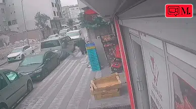 Sultangazi’de motosikletli şüphelinin gasp girişimi anbean kamerada