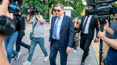 "Kayıt dışı para aktarma" soruşturmasında Melih Gökçek adliyede: Oğlu ve gelini de ifadeye çağrıldı