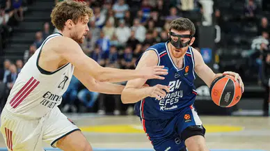 Anadolu Efes, Real Madrid'i 94-84 yenerek EuroLeague'de ilk galibiyetini aldı