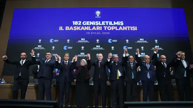 9 belediye başkanı AK Parti'ye katıldı: Rozetlerini Cumhurbaşkanı Erdoğan taktı