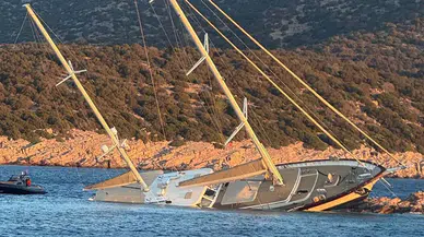 Bodrum'da kayalıklara çarpan gulet yan yattı: 7 kişi kurtarıldı
