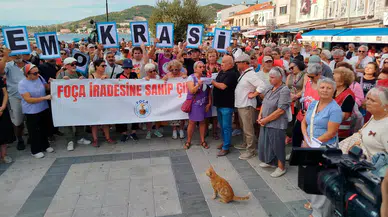 Foça'da Saniye Bora Fıçı'ya kırmızı kartlı protesto: Oylarımızı alıp irademizi saraya teslim etti