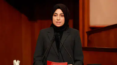 İBB Meclis Üyesi Amine Cansu Çelik, maruz kaldığı baskıları gerekçe göstererek CHP'den istifa etti