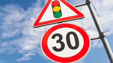 Kara yollarında levha temizliği tamamlandı: 58 bin işaretleme kaldırıldı