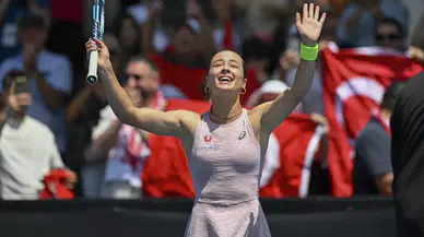 Zeynep Sönmez tarih yazmaya devam ediyor: Avustralya Açık'ta 3. tura yükseldi!