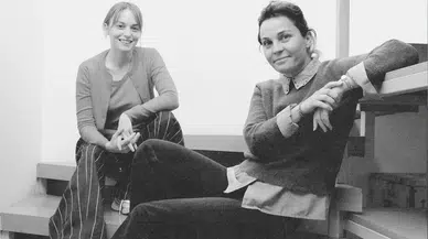 Tülin Özen ve Nilperi Şahinkaya 'Ballı Süt' isimli tiyatro oyununda bir araya geldi