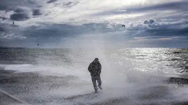 İstanbul’da lodos alarmı: Dev dalgalar, batan tekneler, devrilen ağaçlar