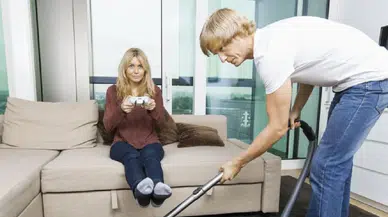 “Ev işi yapan erkek dişileşir” sözleri infial yarattı