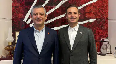 CHP'den istifa edeceği iddialarını ısrarla reddetmişti: Ahmet Akın, Özgür Özel'i ziyaret etti