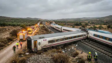 İspanya’da iki hızlı tren raydan çıktı: 39 kişi hayatını kaybetti