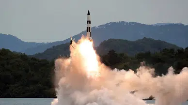 Kuzey Kore, Japon Denizi’ne balistik füze fırlattı