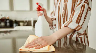 Evdeki ağır kokulardan kurtulmanın doğal yöntemi: Beyaz sirkenin gücü