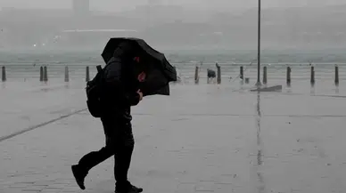 İstanbul’u sağanak ve fırtına vurdu: 193 ihbar, çok sayıda su baskını ve çatı uçması