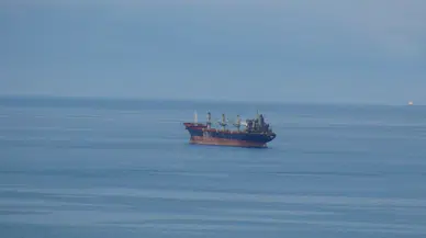 Dron saldırısının hedefi olan yük gemisi Karadeniz'de rotasını kaybetti