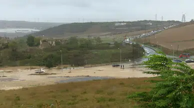 Başakşehir'de kabus dolu anlar: Taşan dere araçları yuttu