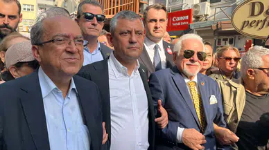 İzmir'de basın özgürlüğü için yürüdüler: Özgür Özel'den sessiz destek