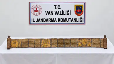 Van'da kaçakçılık operasyonu: Paha biçilemez Tevrat ele geçirildi