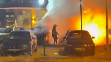 Kuşadası'nda gece yarısı dehşeti: Galeri önündeki araçları ateşe verdiler