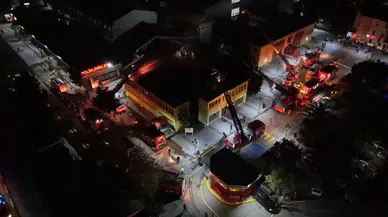 Kartal'da korkutan hastane yangını: Çatı alevlere teslim oldu