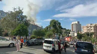 İzmir'de okul paniği: Çatıdaki alevler korkuttu