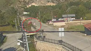 Amasya'da korkutan kaza: Servis aracı dereye yuvarlandı