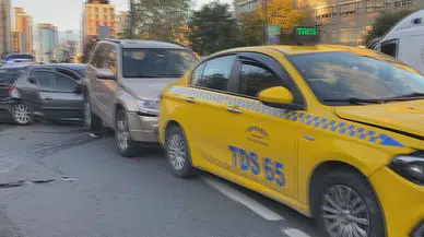 Barbaros Bulvarı'nda trafik kâbusu: Beş araç birbirine girdi
