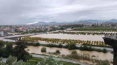 Muğla'da kabus dolu gece: Tersakan Çayı taştı, ilçe merkezi sular altında kaldı