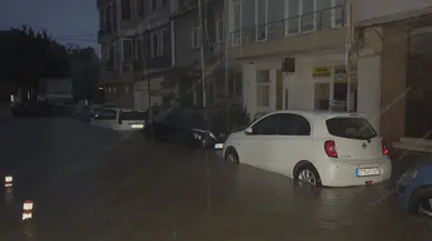 Beykoz'da kabus dolu anlar: Sağanak yağış araçları yuttu, evleri sular altında bıraktı