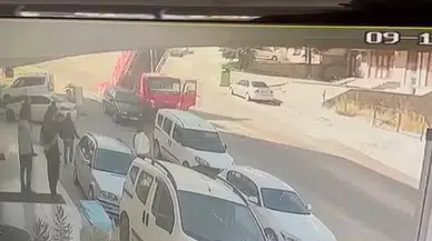 Kontrolden çıkan kamyonet dehşet saçtı: Kaza anı saniye saniye kaydedildi