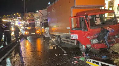 Avcılar'da D-100 trafiğini felç eden zincirleme kaza: 4 yaralı