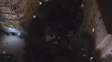 Kadıköy'de gece yarısı dehşeti: Tarihi ahşap köşk küle döndü