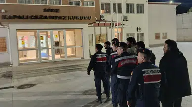 Kuşadası'nda göçmen kaçakçılığı operasyonu: 5 tutuklama