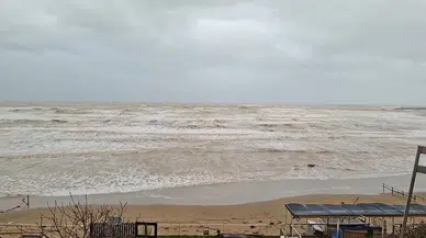 Şile kıyılarında ürküten değişim: Deniz kahverengiye döndü