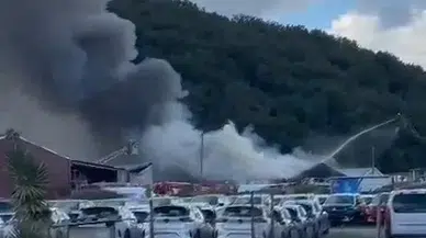 Eyüpsultan'da korkutan otopark yangını: Alevler gökyüzünü kapladı