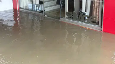 Zonguldak'ta şiddetli yağış hayatı felç etti: Dereler taştı, duvarlar yıkıldı