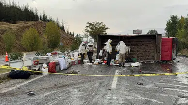 Malatya'da arı kovanı taşıyan araç kaza yaptı: 3 yaralı