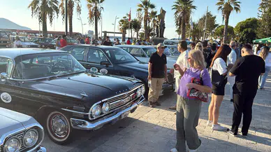 Bodrum yollarında nostalji rüzgarı: 42 klasik otomobil sezonu kapattı