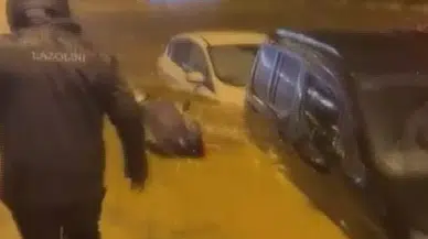 İstanbul'da sağanak kabusu: Nevzat Demir Tesisleri yolu göle döndü