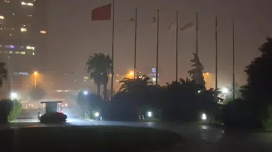 İstanbul'da sabah mesaisi yağmurla başladı: Trafik kilitlendi