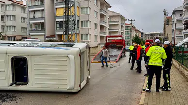 Afyonkarahisar'da öğrenci servisi dehşeti: 16 yaralı
