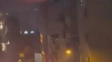 Küçükçekmece'de korkutan çatı yangını: Ekipler seferber oldu