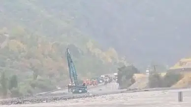 Erzincan-Erzurum yolunda heyelan paniği: Ulaşım tamamen durdu