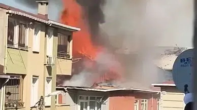 Sultanbeyli'de korkutan çatı yangını: Ekipler müdahale etti