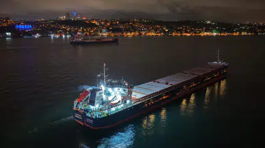İstanbul Boğazı'nda deniz ulaşımı durdu: Kargo gemisi arıza yaptı