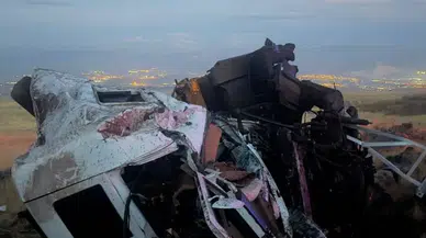 Niğde'de korkunç kaza: Kontrolden çıkan vinç devrildi